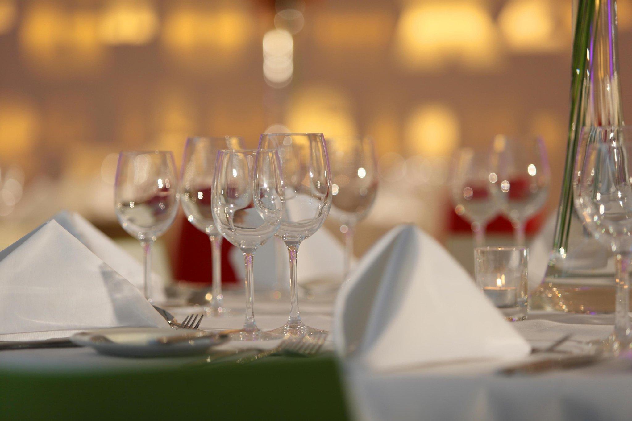 Отель The Morrison Dublin, Curio Collection By Hilton Ресторан фото Wine glasses