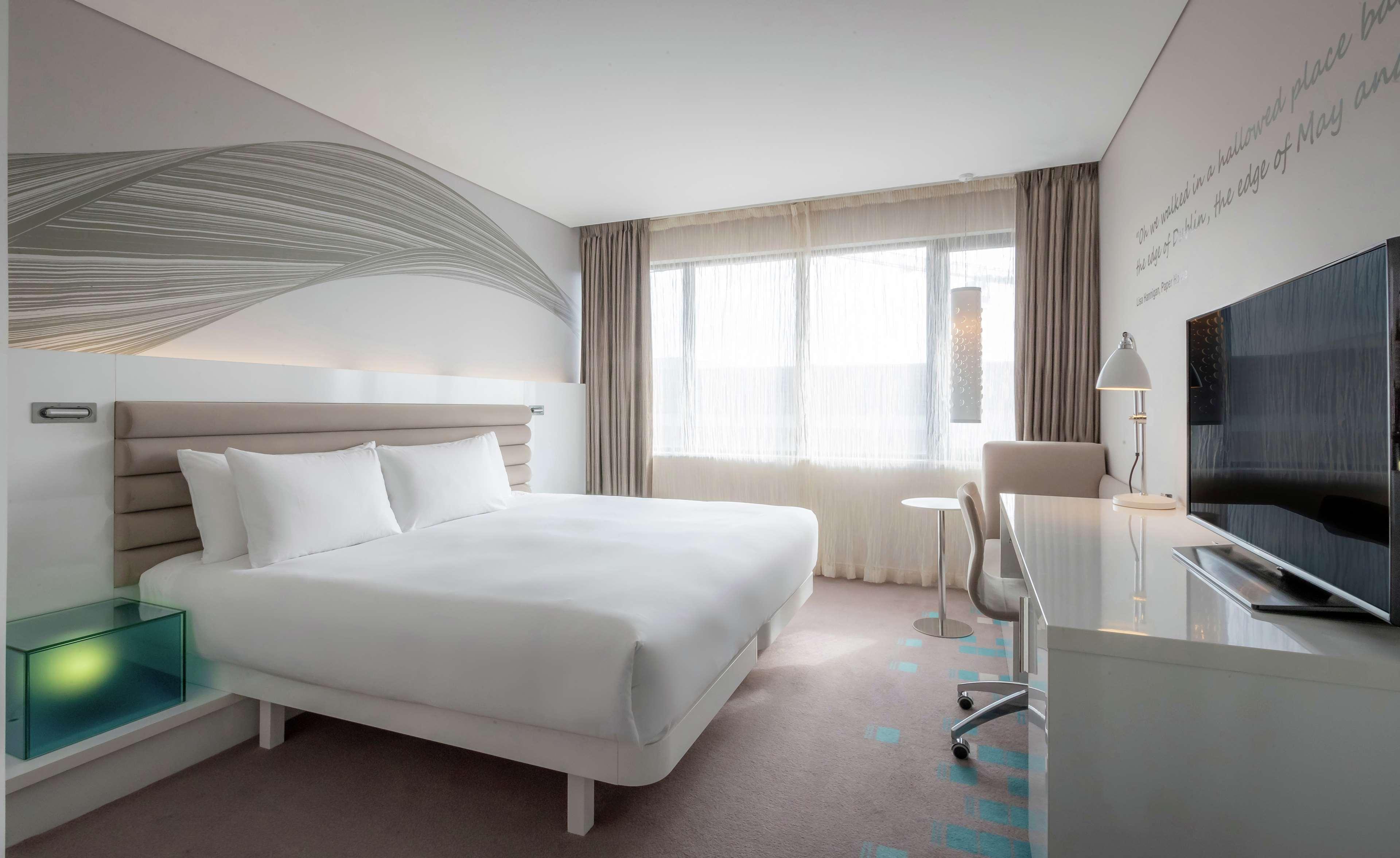 Отель The Morrison Dublin, Curio Collection By Hilton Экстерьер фото A room at the hotel