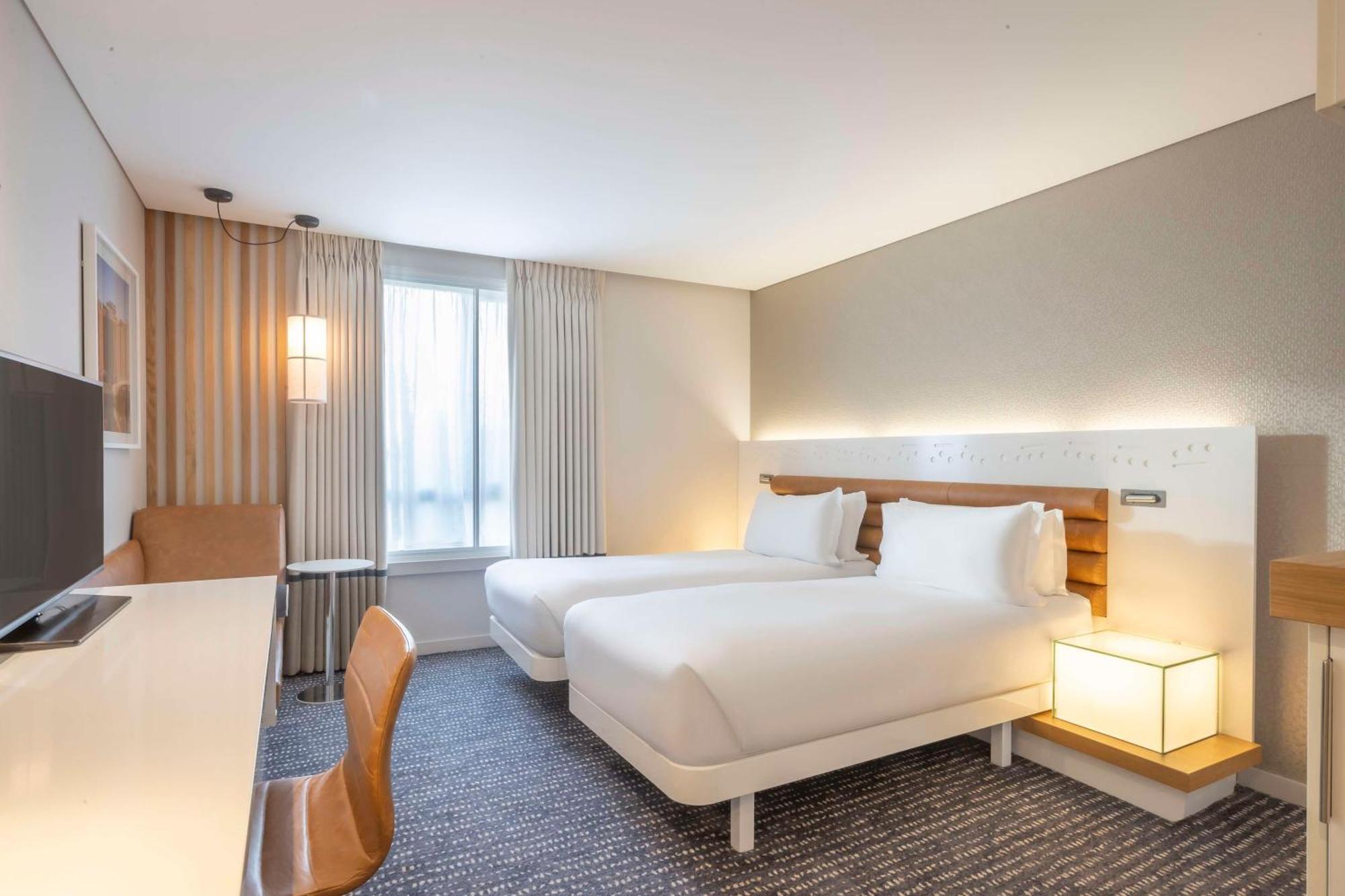 Отель The Morrison Dublin, Curio Collection By Hilton Экстерьер фото