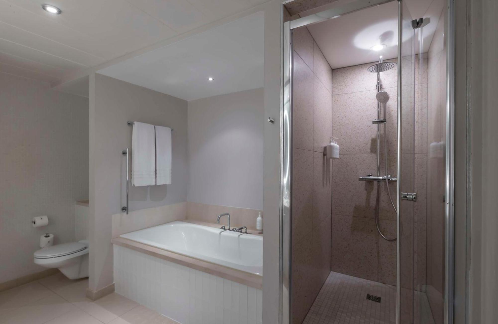 Отель The Morrison Dublin, Curio Collection By Hilton Экстерьер фото A shower cubicle