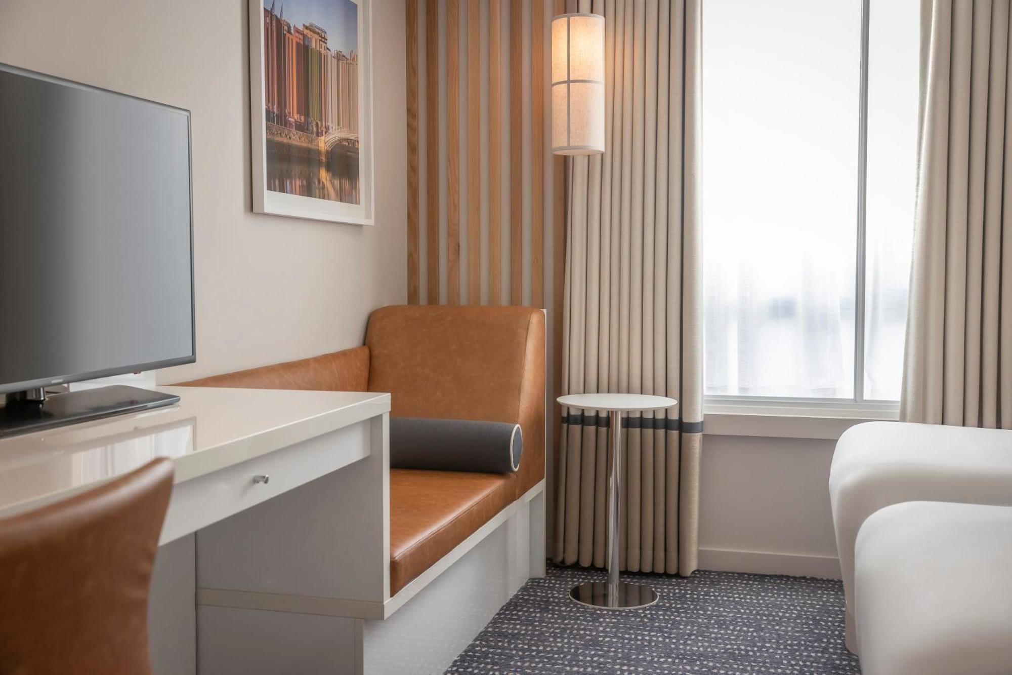 Отель The Morrison Dublin, Curio Collection By Hilton Экстерьер фото